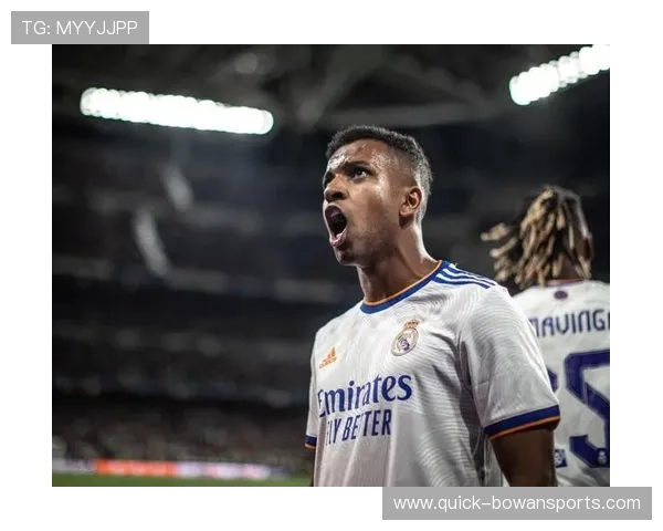 从绿茵赛场到荣耀殿堂足球球星成长与辉煌之路