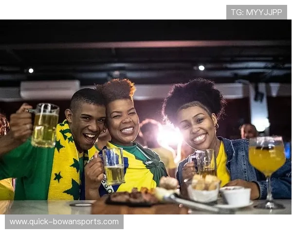 足球巨星光临酒吧引围观顾客热议竟是他本人亲自到场嬉笑怒骂